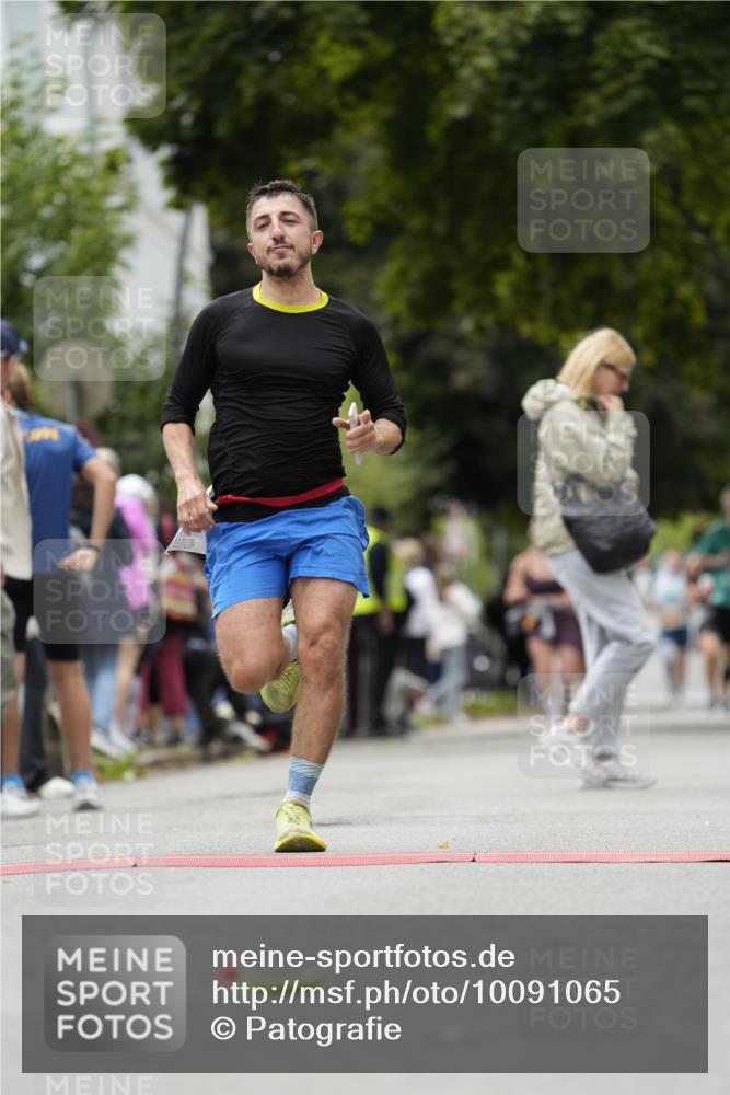 30.08.2026 - Blankeneser Heldenlauf Patografie http://msf.ph/oto/10091065 30.08.2026 12:08:58 Ziel 2464, 2637, 4476 meine-sportfotos.de