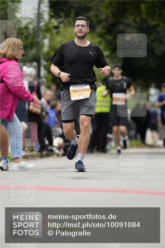 30.08.2026 - Blankeneser Heldenlauf Patografie http://msf.ph/oto/10091084 30.08.2026 12:09:26 Ziel 2036, 2055, 2076, 2077, 2157, 2422 meine-sportfotos.de