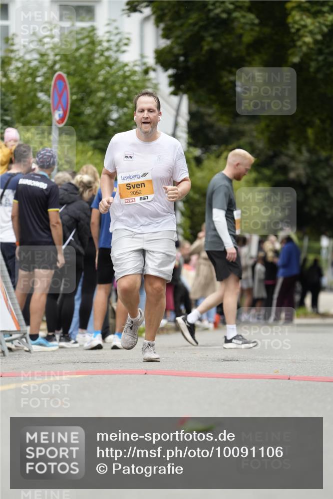 30.08.2026 - Blankeneser Heldenlauf Patografie http://msf.ph/oto/10091106 30.08.2026 12:09:53 Ziel 2052 meine-sportfotos.de