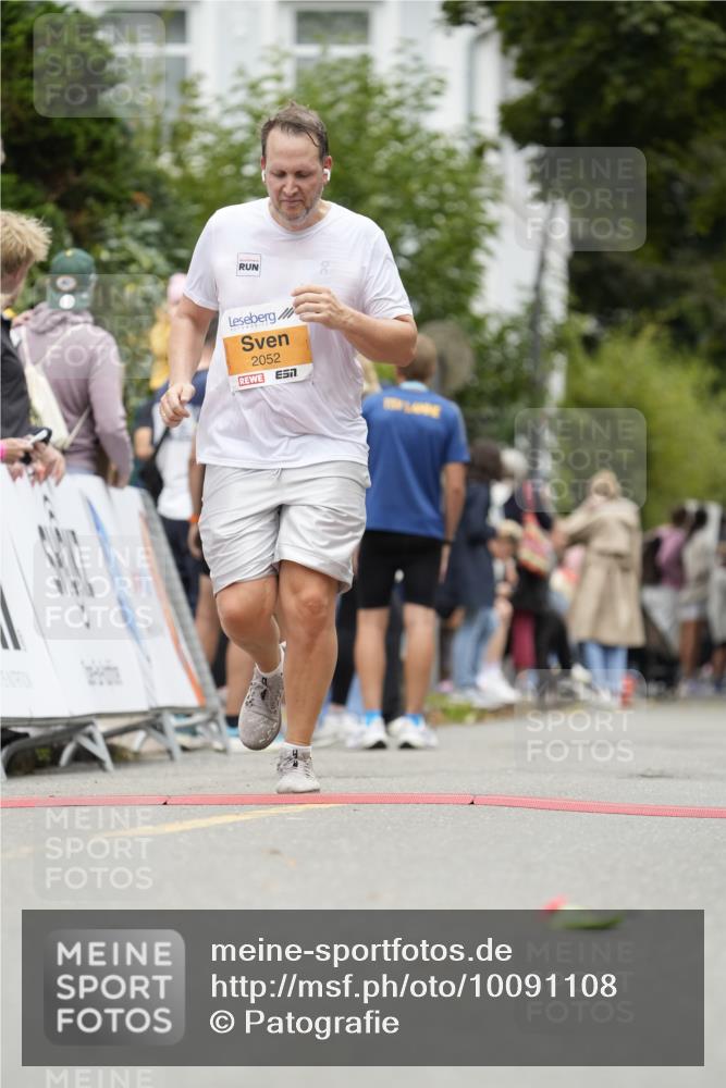 30.08.2026 - Blankeneser Heldenlauf Patografie http://msf.ph/oto/10091108 30.08.2026 12:09:54 Ziel 2052 meine-sportfotos.de