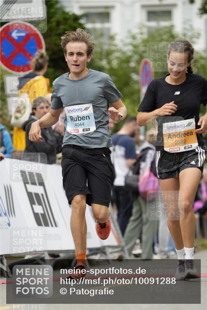 30.08.2026 - Blankeneser Heldenlauf Patografie http://msf.ph/oto/10091288 30.08.2026 12:14:19 Ziel 2130, 2282, 2283, 4044 meine-sportfotos.de
