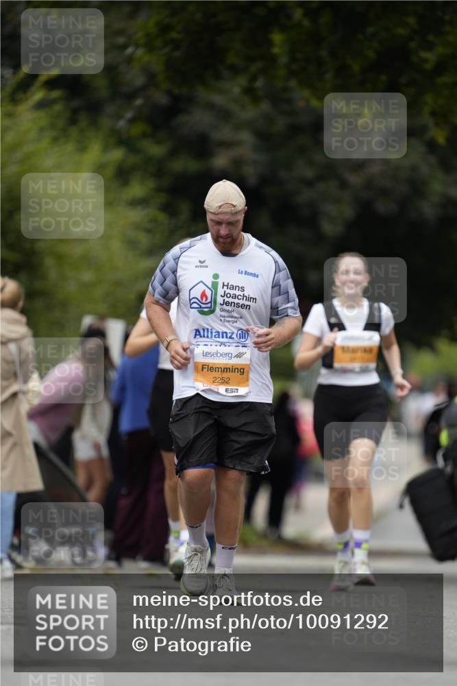 30.08.2026 - Blankeneser Heldenlauf Patografie http://msf.ph/oto/10091292 30.08.2026 12:14:29 Ziel 2012 meine-sportfotos.de