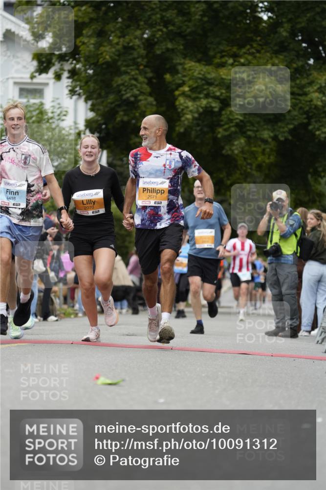 30.08.2026 - Blankeneser Heldenlauf Patografie http://msf.ph/oto/10091312 30.08.2026 12:15:04 Ziel 2070, 2071, 2784, 2954, 4031, 4416 meine-sportfotos.de