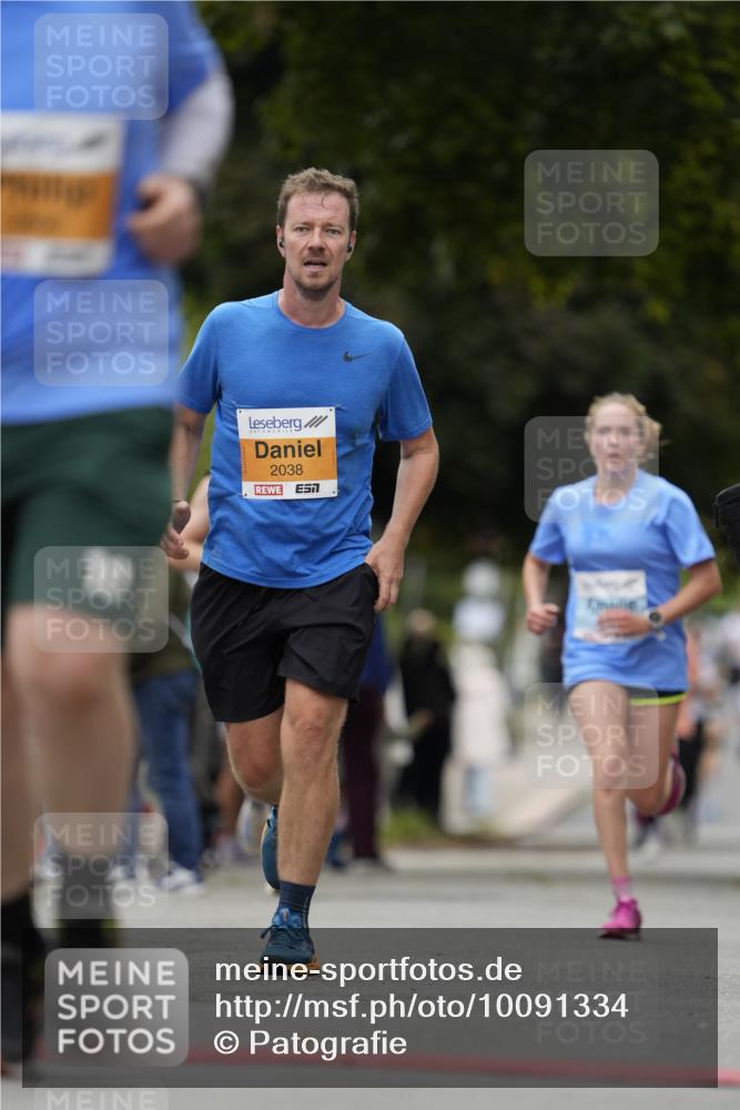30.08.2026 - Blankeneser Heldenlauf Patografie http://msf.ph/oto/10091334 30.08.2026 12:15:28 Ziel 2038, 2527, 2727, 2728, 2866, 2906, 4069, 4120 meine-sportfotos.de