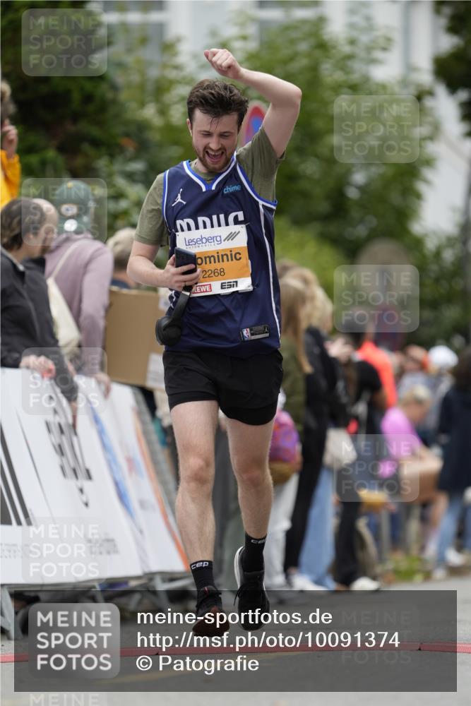 30.08.2026 - Blankeneser Heldenlauf Patografie http://msf.ph/oto/10091374 30.08.2026 12:16:25 Ziel 2268, 2309, 4182, 4451 meine-sportfotos.de