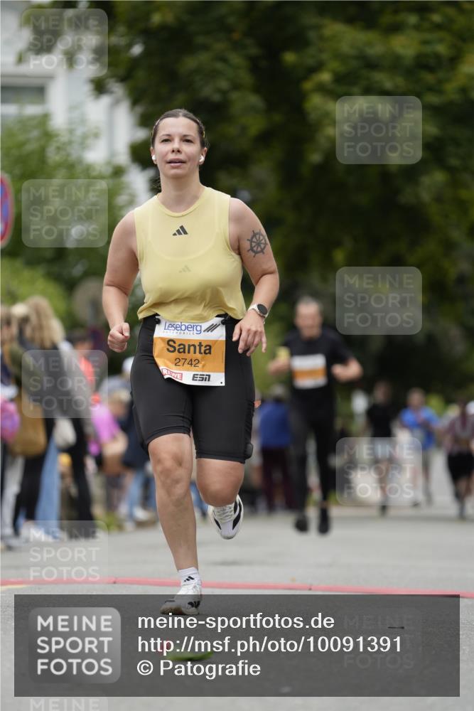 30.08.2026 - Blankeneser Heldenlauf Patografie http://msf.ph/oto/10091391 30.08.2026 12:16:49 Ziel 2495, 2742, 2747, 4080 meine-sportfotos.de