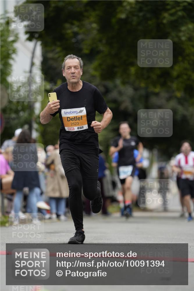 30.08.2026 - Blankeneser Heldenlauf Patografie http://msf.ph/oto/10091394 30.08.2026 12:16:53 Ziel 2523, 2742, 2747 meine-sportfotos.de