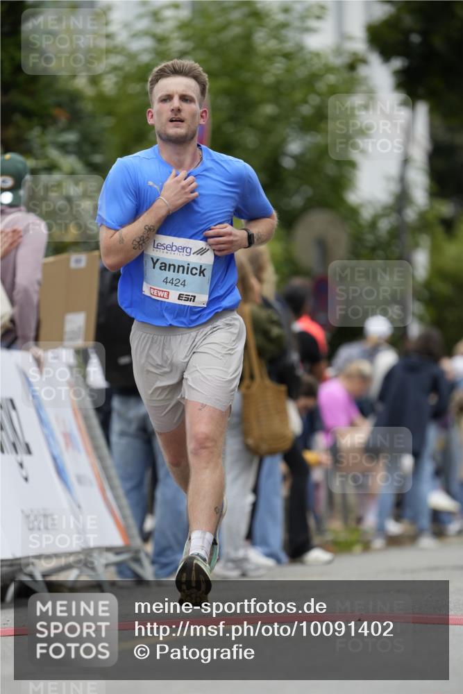 30.08.2026 - Blankeneser Heldenlauf Patografie http://msf.ph/oto/10091402 30.08.2026 12:17:01 Ziel 2523, 4243, 4424 meine-sportfotos.de