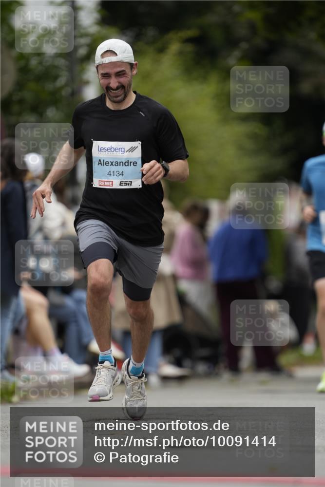 30.08.2026 - Blankeneser Heldenlauf Patografie http://msf.ph/oto/10091414 30.08.2026 12:17:31 Ziel 4055, 4134 meine-sportfotos.de