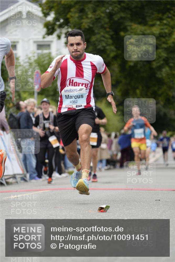 30.08.2026 - Blankeneser Heldenlauf Patografie http://msf.ph/oto/10091451 30.08.2026 12:18:45 Ziel 2216, 2217, 2867, 4323, 4362 meine-sportfotos.de