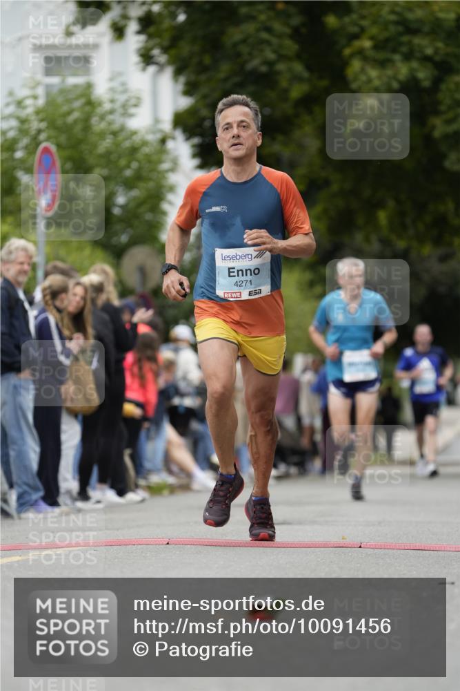 30.08.2026 - Blankeneser Heldenlauf Patografie http://msf.ph/oto/10091456 30.08.2026 12:18:50 Ziel 2216, 2217, 4248, 4271, 4323, 4362 meine-sportfotos.de