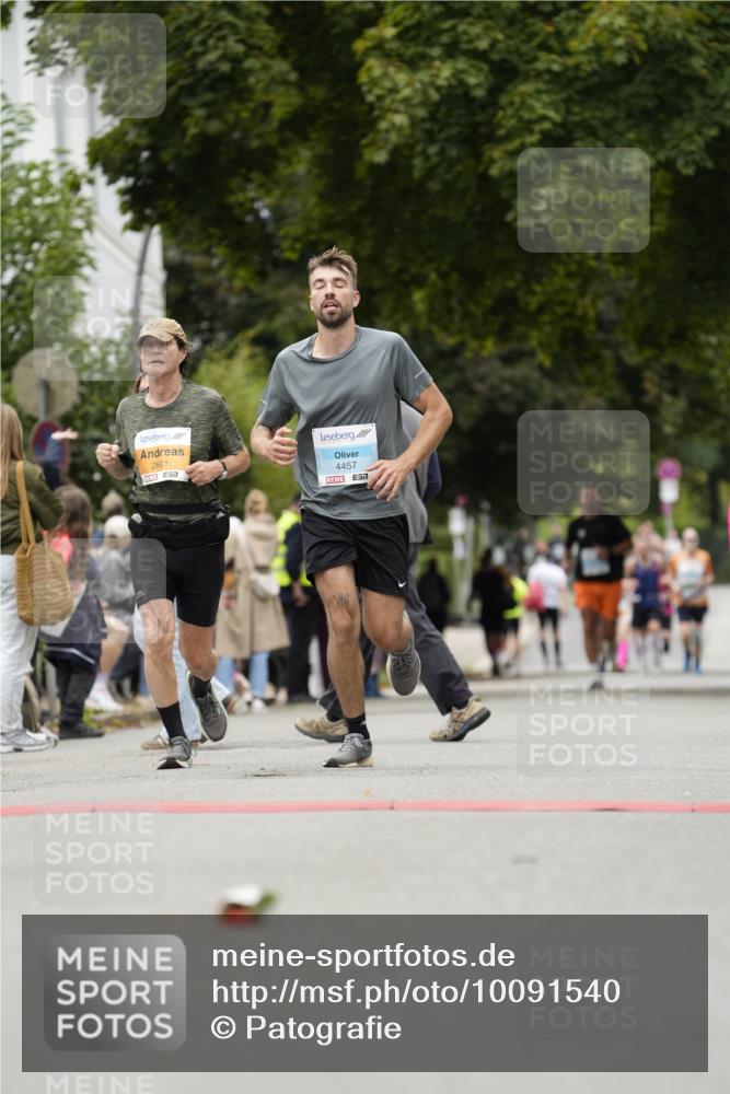 30.08.2026 - Blankeneser Heldenlauf Patografie http://msf.ph/oto/10091540 30.08.2026 12:20:59 Ziel 2601, 4454, 4457 meine-sportfotos.de