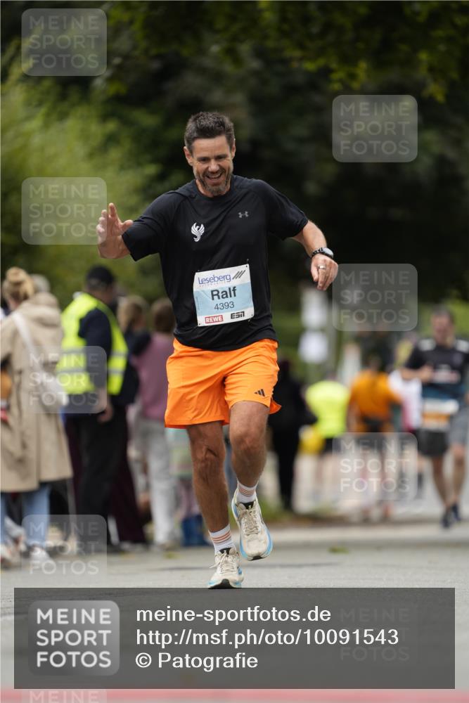 30.08.2026 - Blankeneser Heldenlauf Patografie http://msf.ph/oto/10091543 30.08.2026 12:21:05 Ziel 2601, 4454, 4457 meine-sportfotos.de
