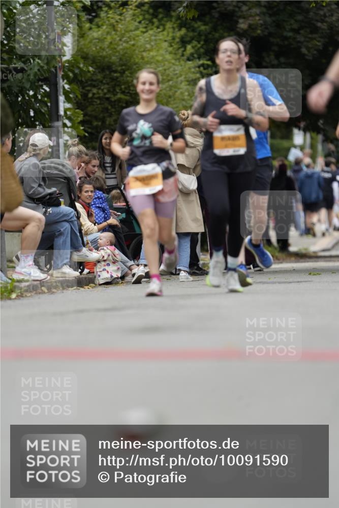 30.08.2026 - Blankeneser Heldenlauf Patografie http://msf.ph/oto/10091590 30.08.2026 12:22:02 Ziel 2793, 4322, 4329 meine-sportfotos.de