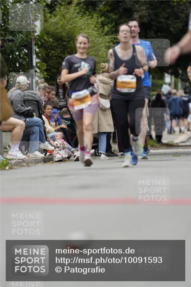 30.08.2026 - Blankeneser Heldenlauf Patografie http://msf.ph/oto/10091593 30.08.2026 12:22:02 Ziel 2793, 4322, 4329 meine-sportfotos.de