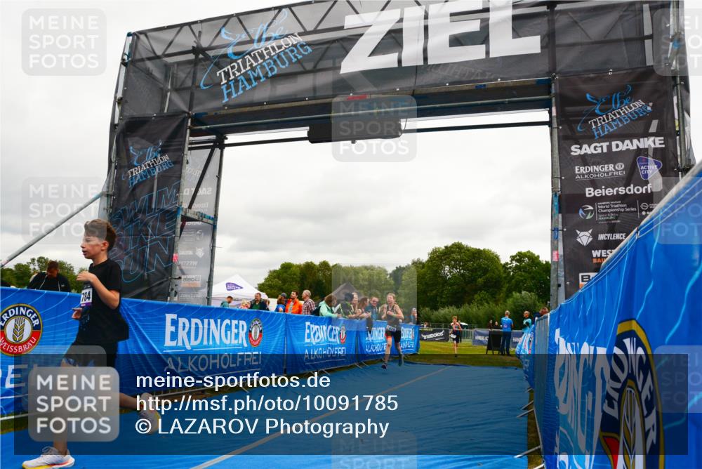 30.08.2026 - Elbe Triathlon Hamburg LAZAROV Photography http://msf.ph/oto/10091785 30.08.2026 13:09:21 Ziel 1777, 1784, 1828 meine-sportfotos.de