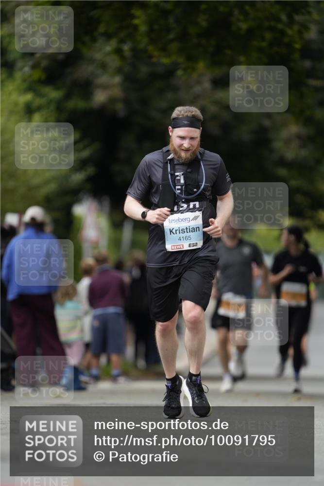 30.08.2026 - Blankeneser Heldenlauf Patografie http://msf.ph/oto/10091795 30.08.2026 12:24:43 Ziel 4035, 4084, 4165 meine-sportfotos.de