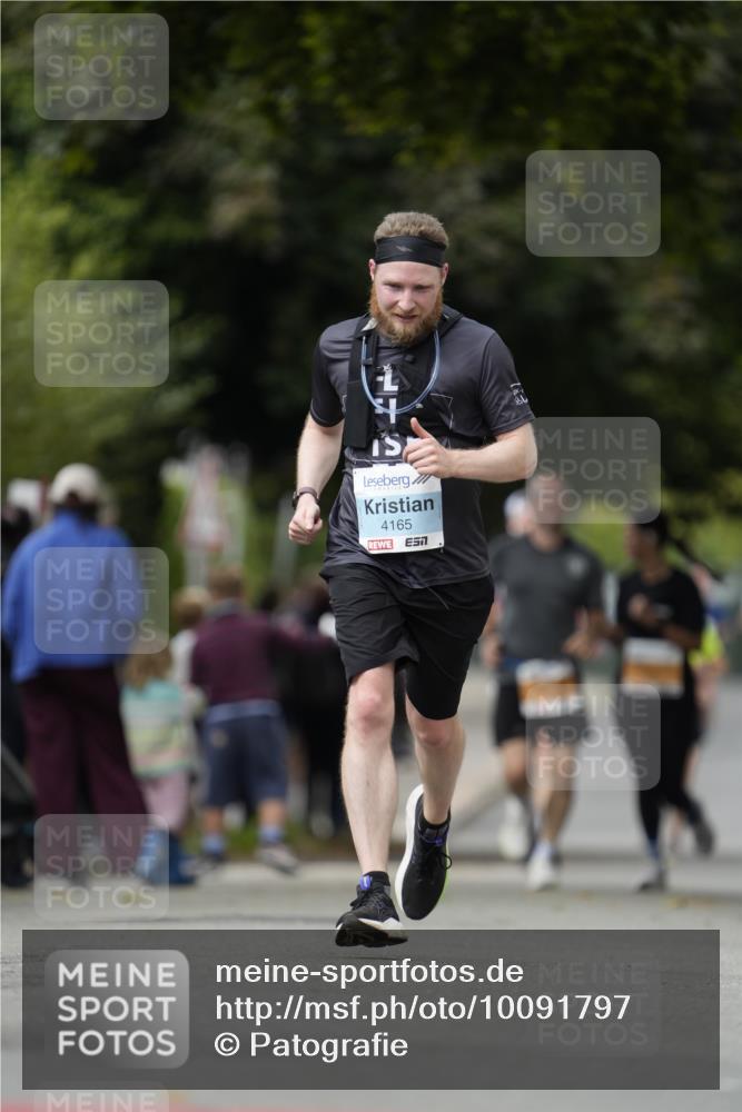 30.08.2026 - Blankeneser Heldenlauf Patografie http://msf.ph/oto/10091797 30.08.2026 12:24:43 Ziel 4035, 4084, 4165 meine-sportfotos.de