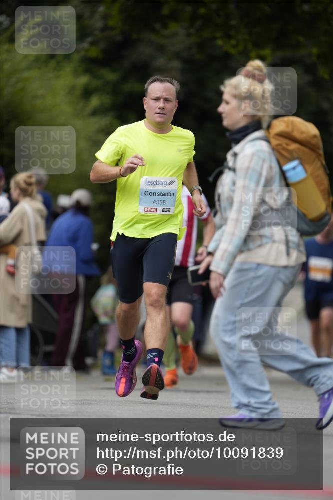 30.08.2026 - Blankeneser Heldenlauf Patografie http://msf.ph/oto/10091839 30.08.2026 12:25:20 Ziel 4332, 4333 meine-sportfotos.de