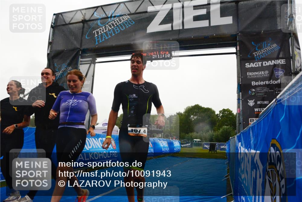 30.08.2026 - Elbe Triathlon Hamburg LAZAROV Photography http://msf.ph/oto/10091943 30.08.2026 16:11:08 Ziel  meine-sportfotos.de