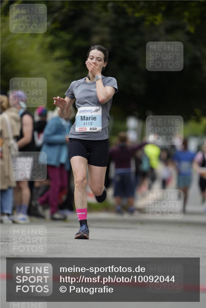 30.08.2026 - Blankeneser Heldenlauf Patografie http://msf.ph/oto/10092044 30.08.2026 12:26:36 Ziel 2276, 4113, 4140 meine-sportfotos.de