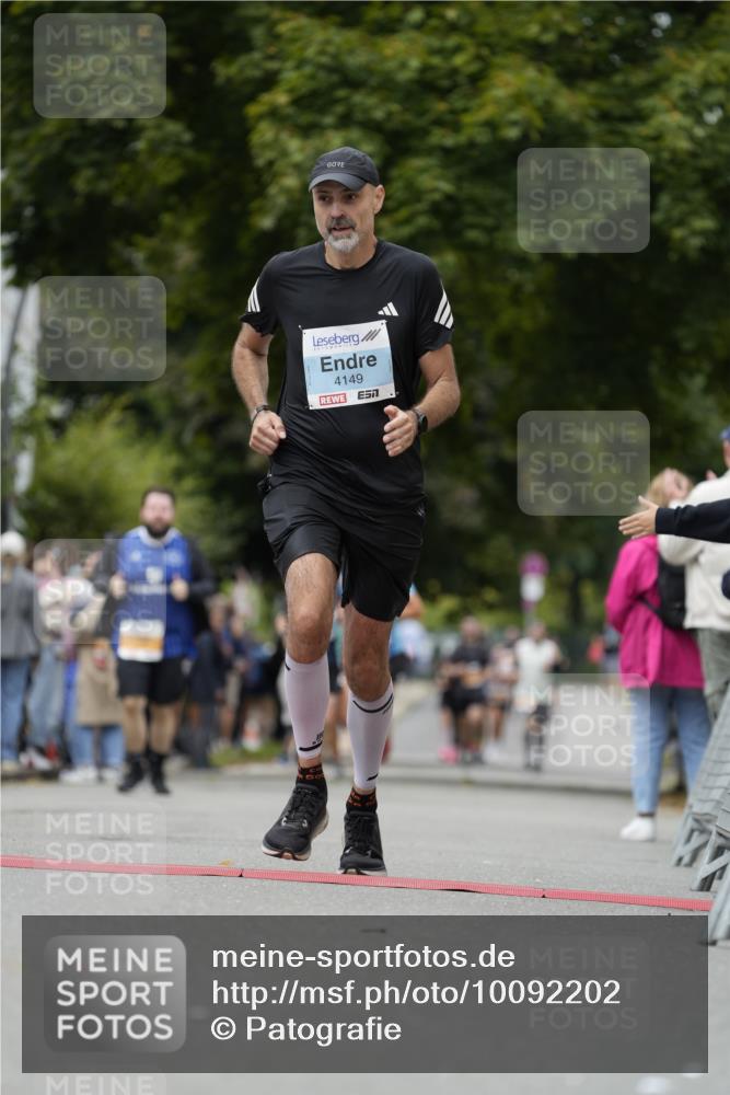 30.08.2026 - Blankeneser Heldenlauf Patografie http://msf.ph/oto/10092202 30.08.2026 12:28:44 Ziel 2455, 2459, 4021, 4149 meine-sportfotos.de