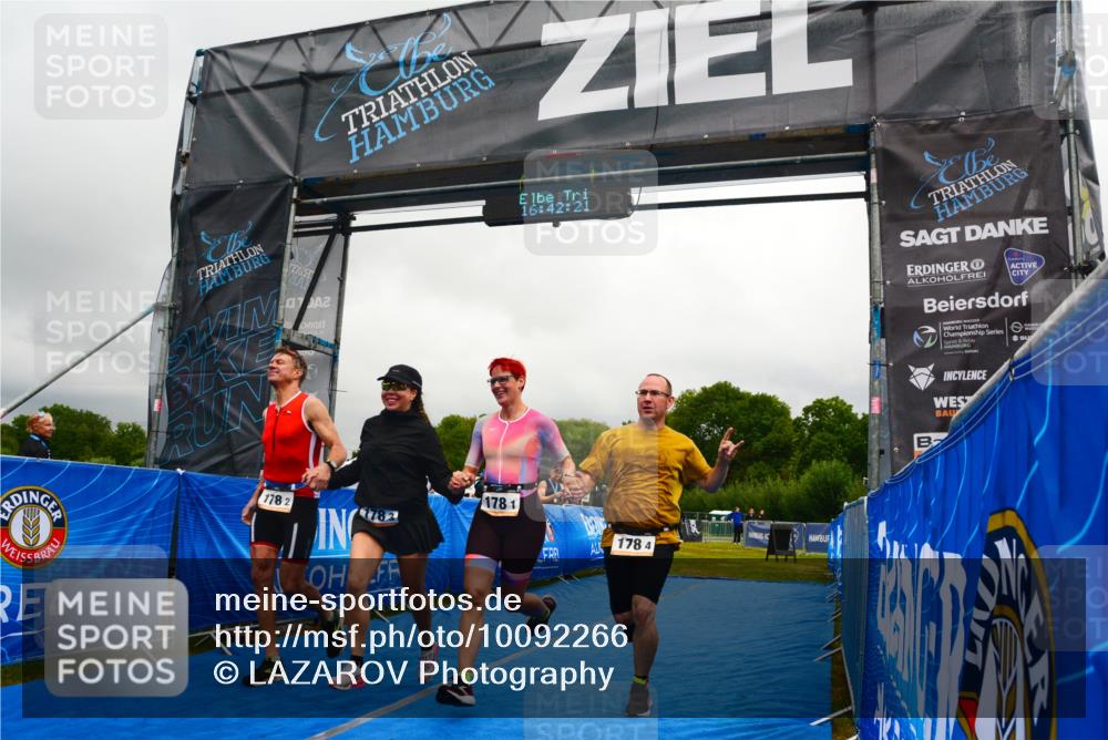 30.08.2026 - Elbe Triathlon Hamburg LAZAROV Photography http://msf.ph/oto/10092266 30.08.2026 16:42:21 Ziel  meine-sportfotos.de