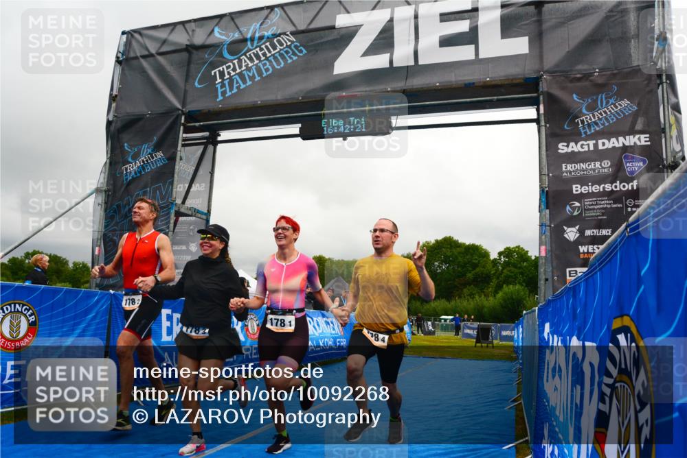 30.08.2026 - Elbe Triathlon Hamburg LAZAROV Photography http://msf.ph/oto/10092268 30.08.2026 16:42:21 Ziel  meine-sportfotos.de