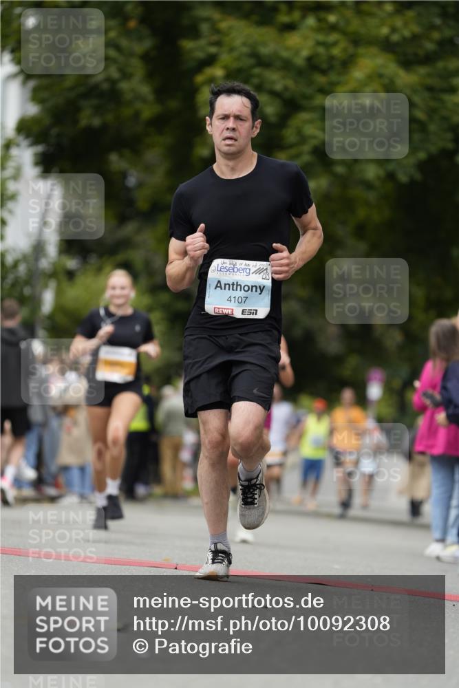30.08.2026 - Blankeneser Heldenlauf Patografie http://msf.ph/oto/10092308 30.08.2026 12:30:22 Ziel 2930, 2931, 4107, 4310 meine-sportfotos.de
