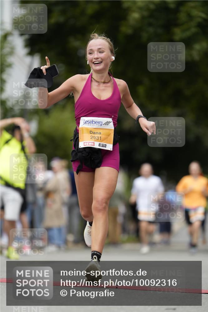 30.08.2026 - Blankeneser Heldenlauf Patografie http://msf.ph/oto/10092316 30.08.2026 12:30:26 Ziel 2930, 2931, 4107, 4310 meine-sportfotos.de