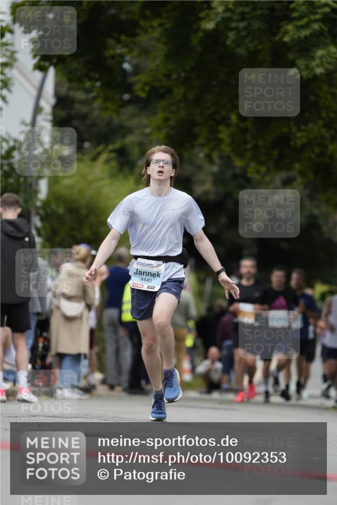 30.08.2026 - Blankeneser Heldenlauf Patografie http://msf.ph/oto/10092353 30.08.2026 12:31:00 Ziel 4013, 4159, 4440 meine-sportfotos.de
