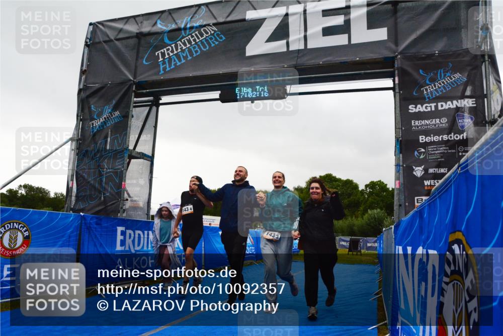 30.08.2026 - Elbe Triathlon Hamburg LAZAROV Photography http://msf.ph/oto/10092357 30.08.2026 17:02:16 Ziel  meine-sportfotos.de