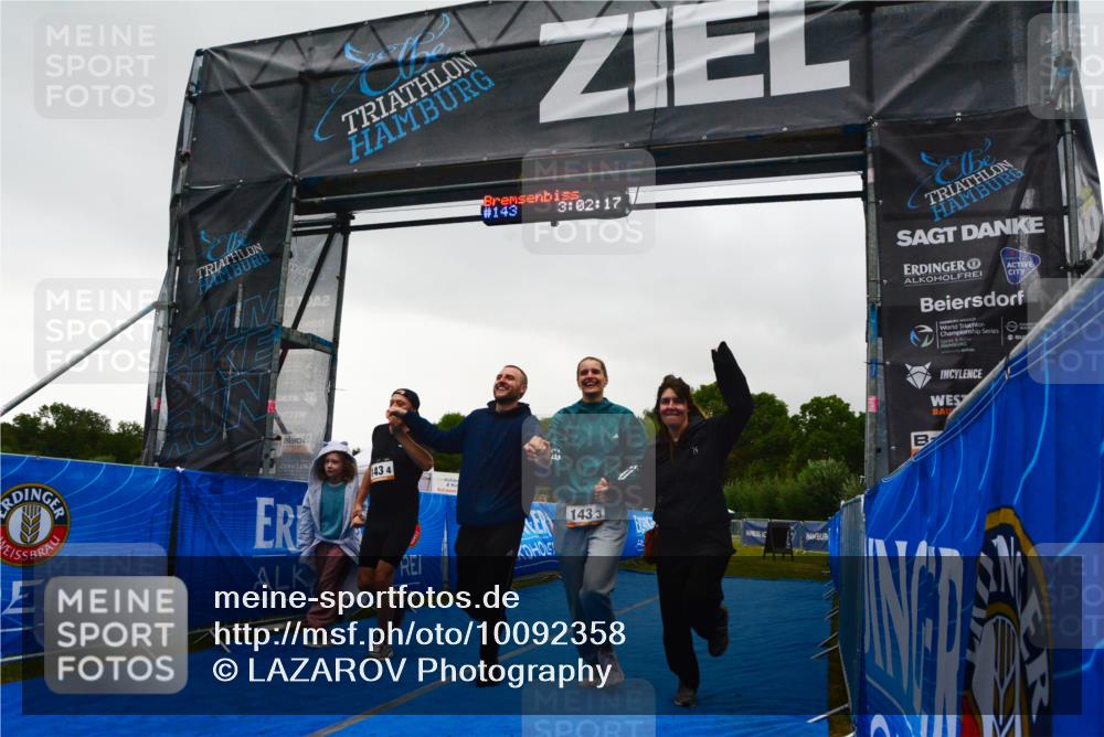 30.08.2026 - Elbe Triathlon Hamburg LAZAROV Photography http://msf.ph/oto/10092358 30.08.2026 17:02:16 Ziel  meine-sportfotos.de
