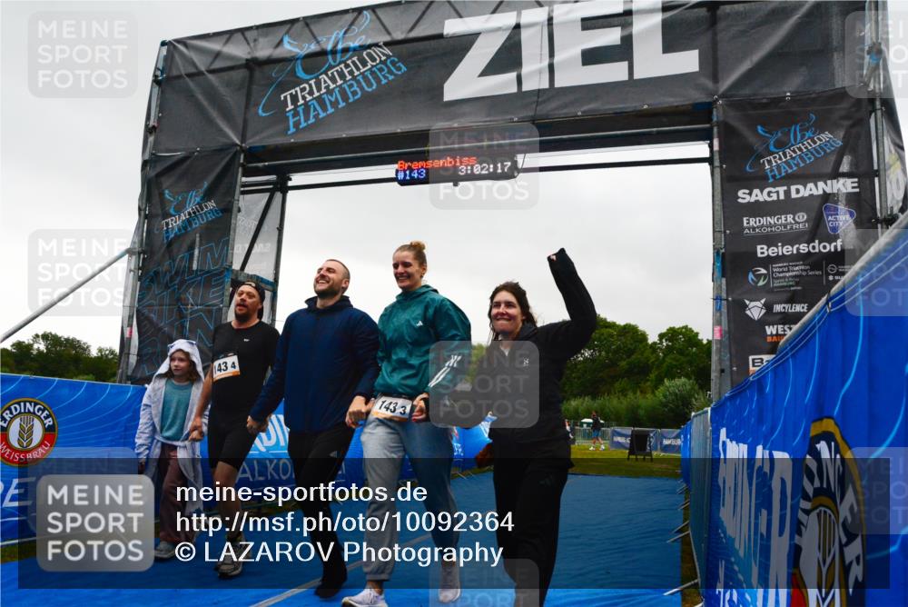 30.08.2026 - Elbe Triathlon Hamburg LAZAROV Photography http://msf.ph/oto/10092364 30.08.2026 17:02:16 Ziel  meine-sportfotos.de
