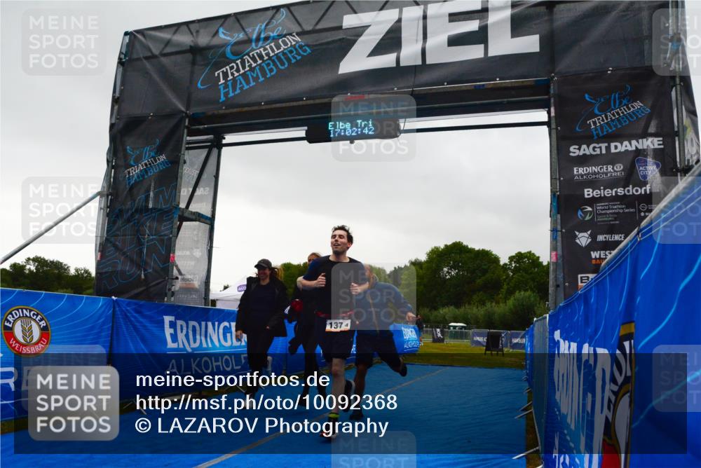 30.08.2026 - Elbe Triathlon Hamburg LAZAROV Photography http://msf.ph/oto/10092368 30.08.2026 17:02:41 Ziel  meine-sportfotos.de