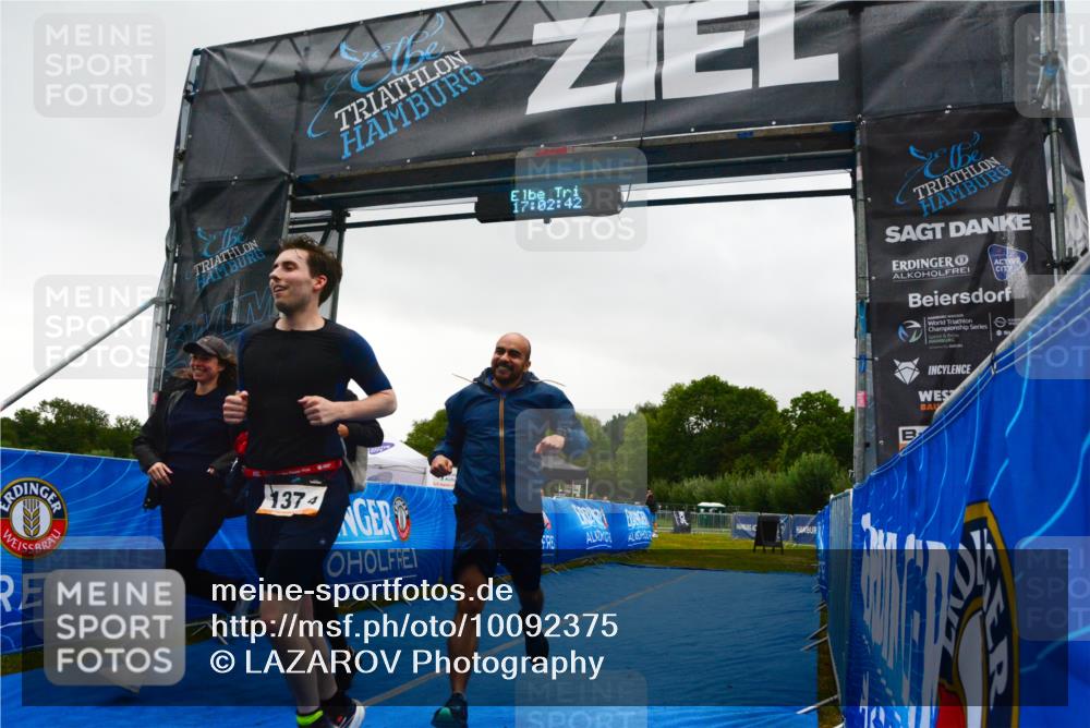 30.08.2026 - Elbe Triathlon Hamburg LAZAROV Photography http://msf.ph/oto/10092375 30.08.2026 17:02:42 Ziel  meine-sportfotos.de