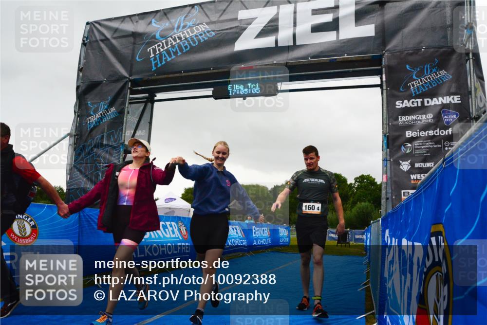 30.08.2026 - Elbe Triathlon Hamburg LAZAROV Photography http://msf.ph/oto/10092388 30.08.2026 17:05:04 Ziel  meine-sportfotos.de