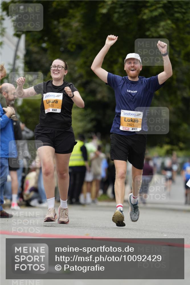 30.08.2026 - Blankeneser Heldenlauf Patografie http://msf.ph/oto/10092429 30.08.2026 12:32:15 Ziel 2540, 2820, 2821 meine-sportfotos.de