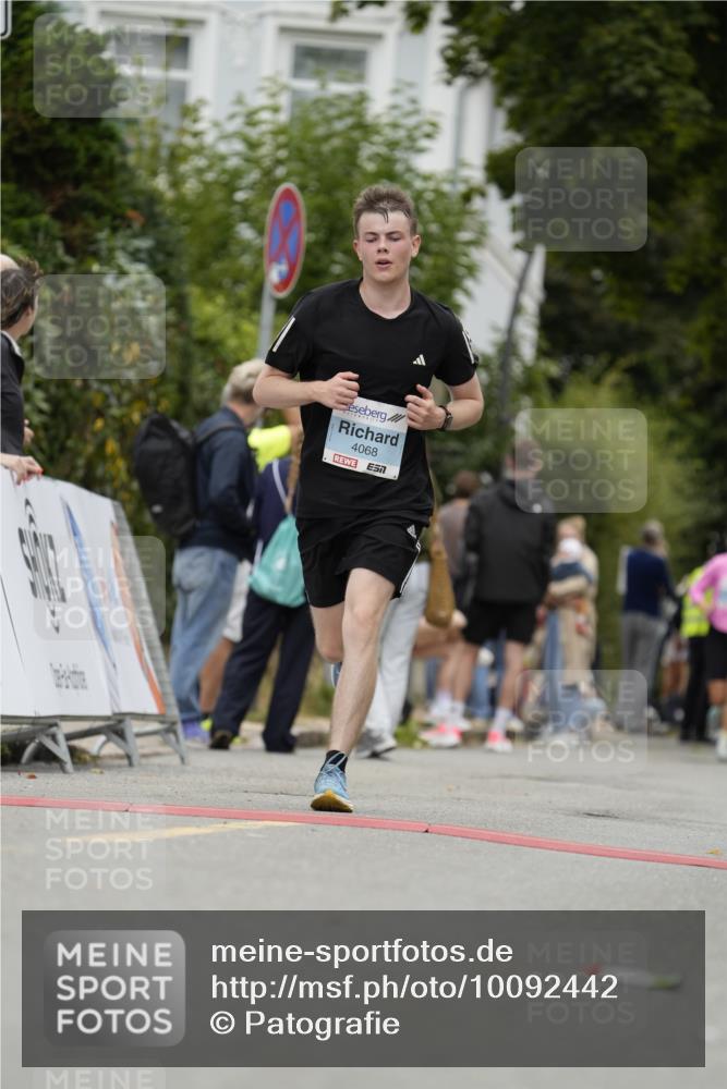 30.08.2026 - Blankeneser Heldenlauf Patografie http://msf.ph/oto/10092442 30.08.2026 12:33:05 Ziel 2110, 4068, 4483 meine-sportfotos.de