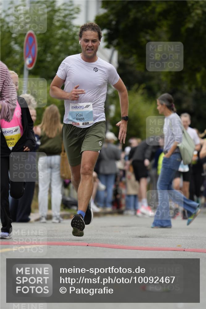30.08.2026 - Blankeneser Heldenlauf Patografie http://msf.ph/oto/10092467 30.08.2026 12:33:37 Ziel 2117, 2125, 4122, 4488 meine-sportfotos.de