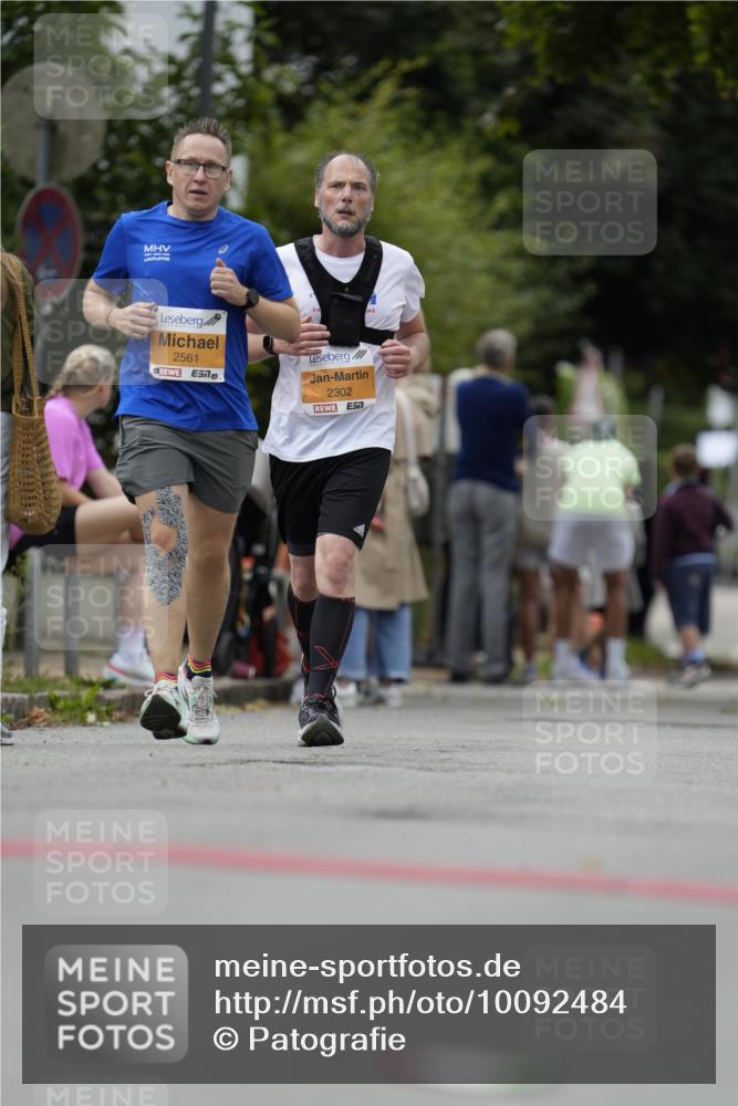 30.08.2026 - Blankeneser Heldenlauf Patografie http://msf.ph/oto/10092484 30.08.2026 12:34:02 Ziel 4460, 4461 meine-sportfotos.de