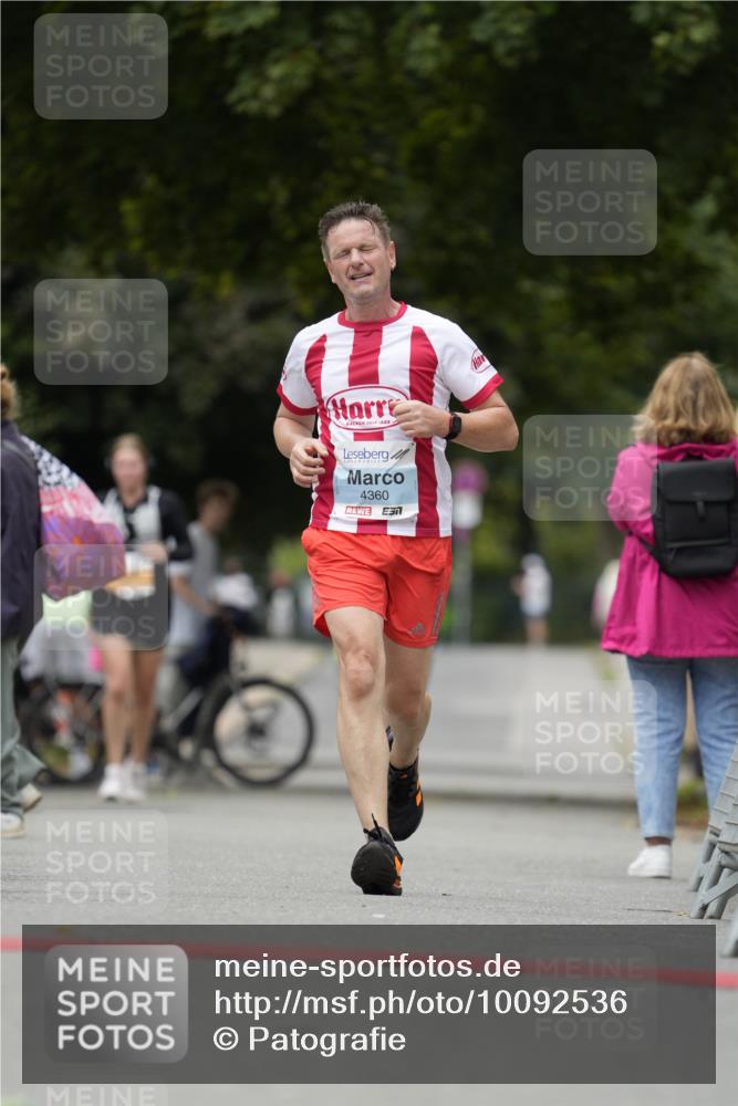 30.08.2026 - Blankeneser Heldenlauf Patografie http://msf.ph/oto/10092536 30.08.2026 12:35:17 Ziel 4123, 4360, 4391 meine-sportfotos.de