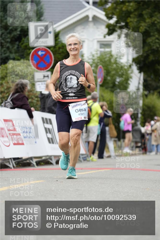 30.08.2026 - Blankeneser Heldenlauf Patografie http://msf.ph/oto/10092539 30.08.2026 12:35:22 Ziel 4123, 4360, 4391 meine-sportfotos.de