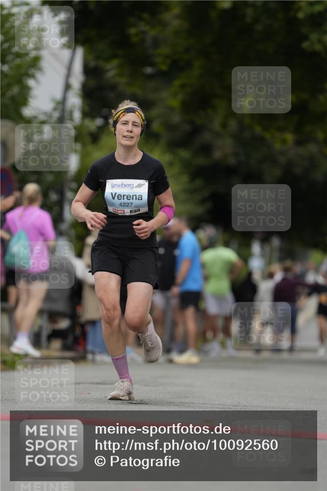 30.08.2026 - Blankeneser Heldenlauf Patografie http://msf.ph/oto/10092560 30.08.2026 12:36:40 Ziel 4077, 4153, 4227 meine-sportfotos.de