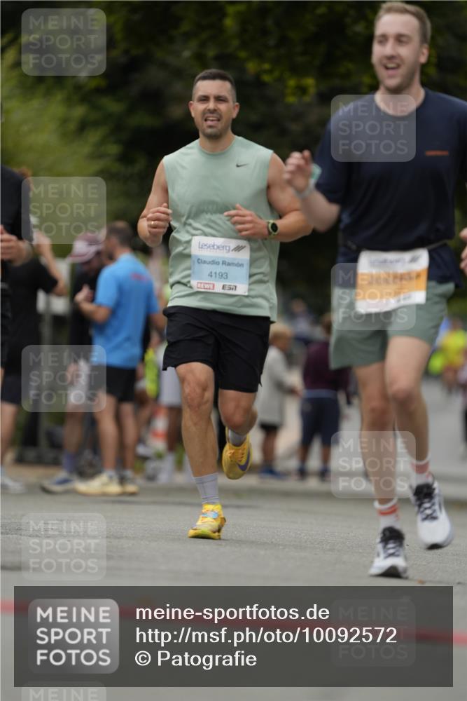 30.08.2026 - Blankeneser Heldenlauf Patografie http://msf.ph/oto/10092572 30.08.2026 12:37:00 Ziel 2108, 2109, 4166, 4193 meine-sportfotos.de