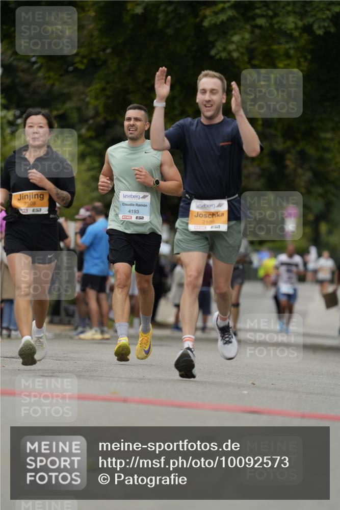 30.08.2026 - Blankeneser Heldenlauf Patografie http://msf.ph/oto/10092573 30.08.2026 12:37:01 Ziel 2108, 2109, 4166, 4193 meine-sportfotos.de