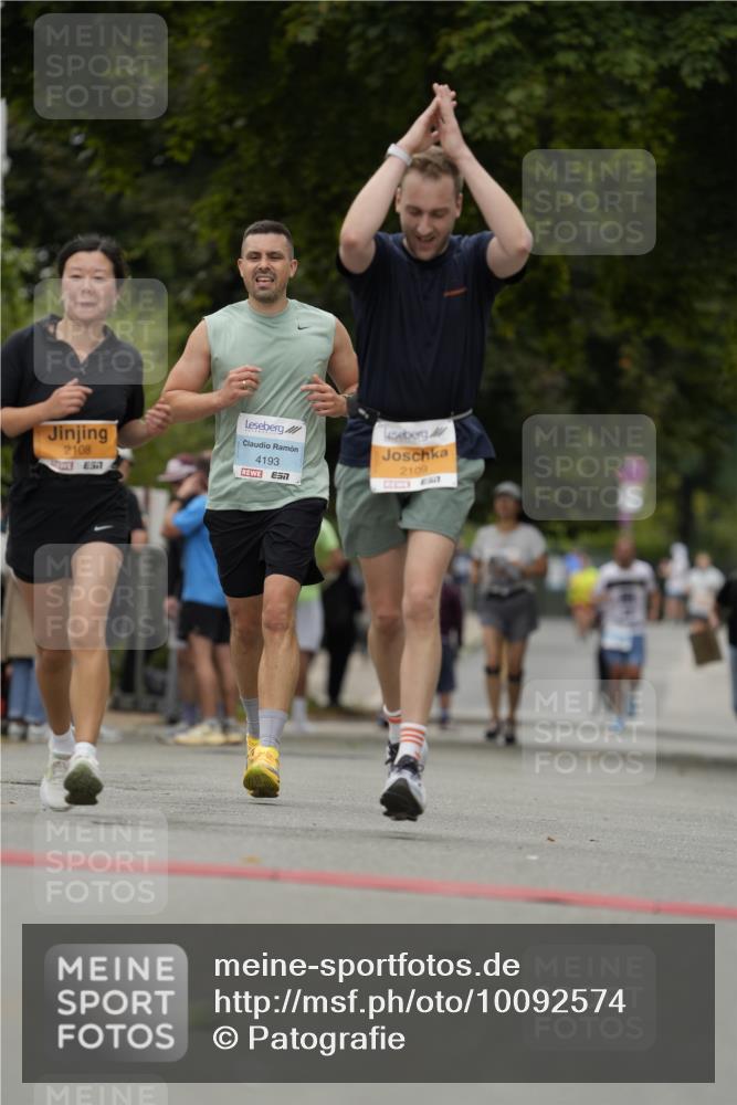 30.08.2026 - Blankeneser Heldenlauf Patografie http://msf.ph/oto/10092574 30.08.2026 12:37:01 Ziel 2108, 2109, 4166, 4193 meine-sportfotos.de