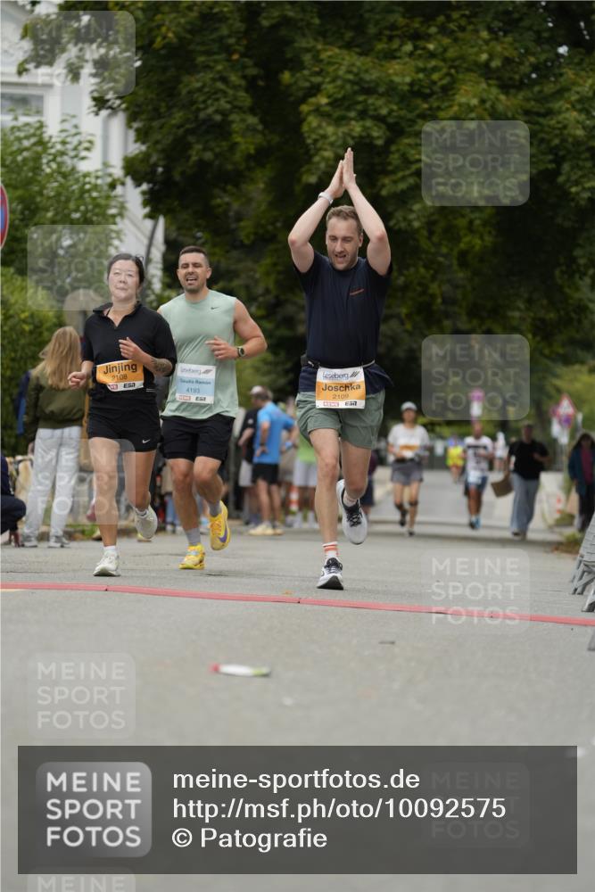 30.08.2026 - Blankeneser Heldenlauf Patografie http://msf.ph/oto/10092575 30.08.2026 12:37:02 Ziel 2108, 2109, 4166, 4193 meine-sportfotos.de