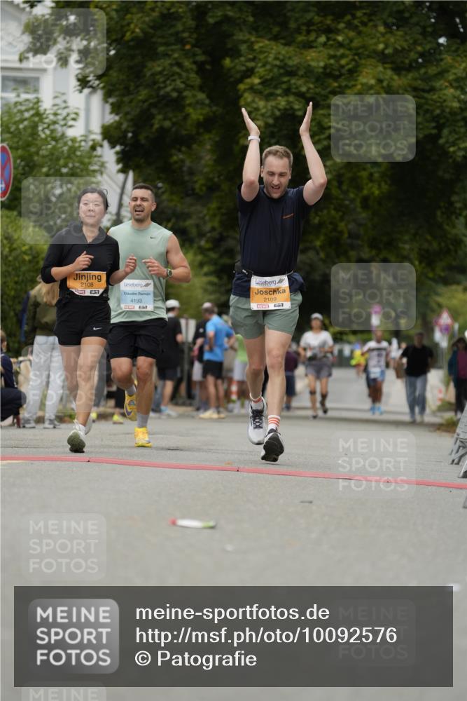 30.08.2026 - Blankeneser Heldenlauf Patografie http://msf.ph/oto/10092576 30.08.2026 12:37:03 Ziel 2108, 2109, 4193 meine-sportfotos.de