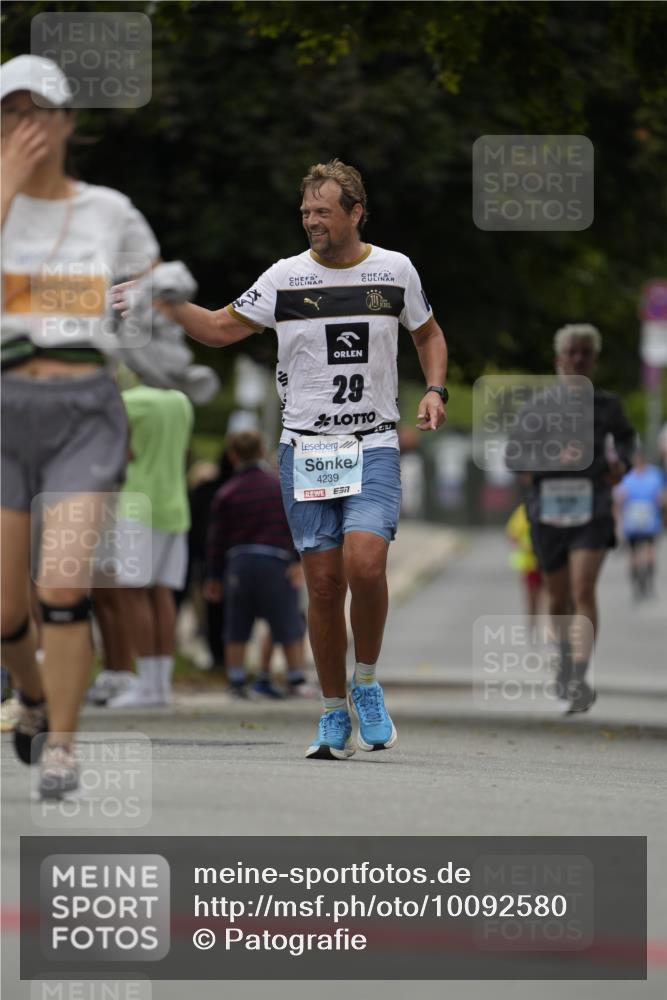 30.08.2026 - Blankeneser Heldenlauf Patografie http://msf.ph/oto/10092580 30.08.2026 12:37:15 Ziel  meine-sportfotos.de